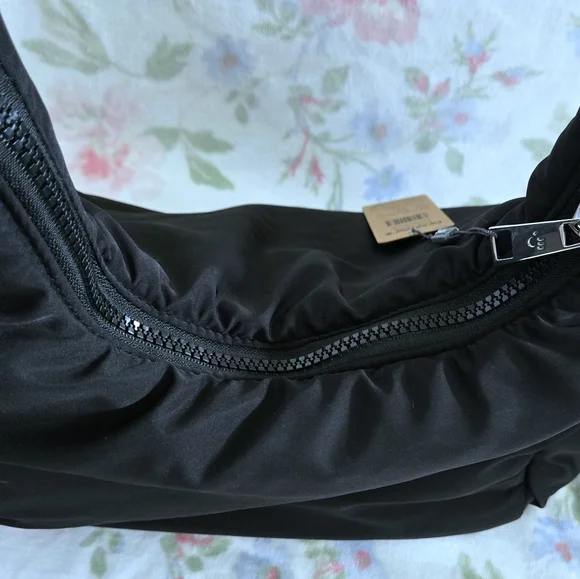 BearPaw Black🖤 Shoulder Bag👜 - NWT - Picture 3 of 15